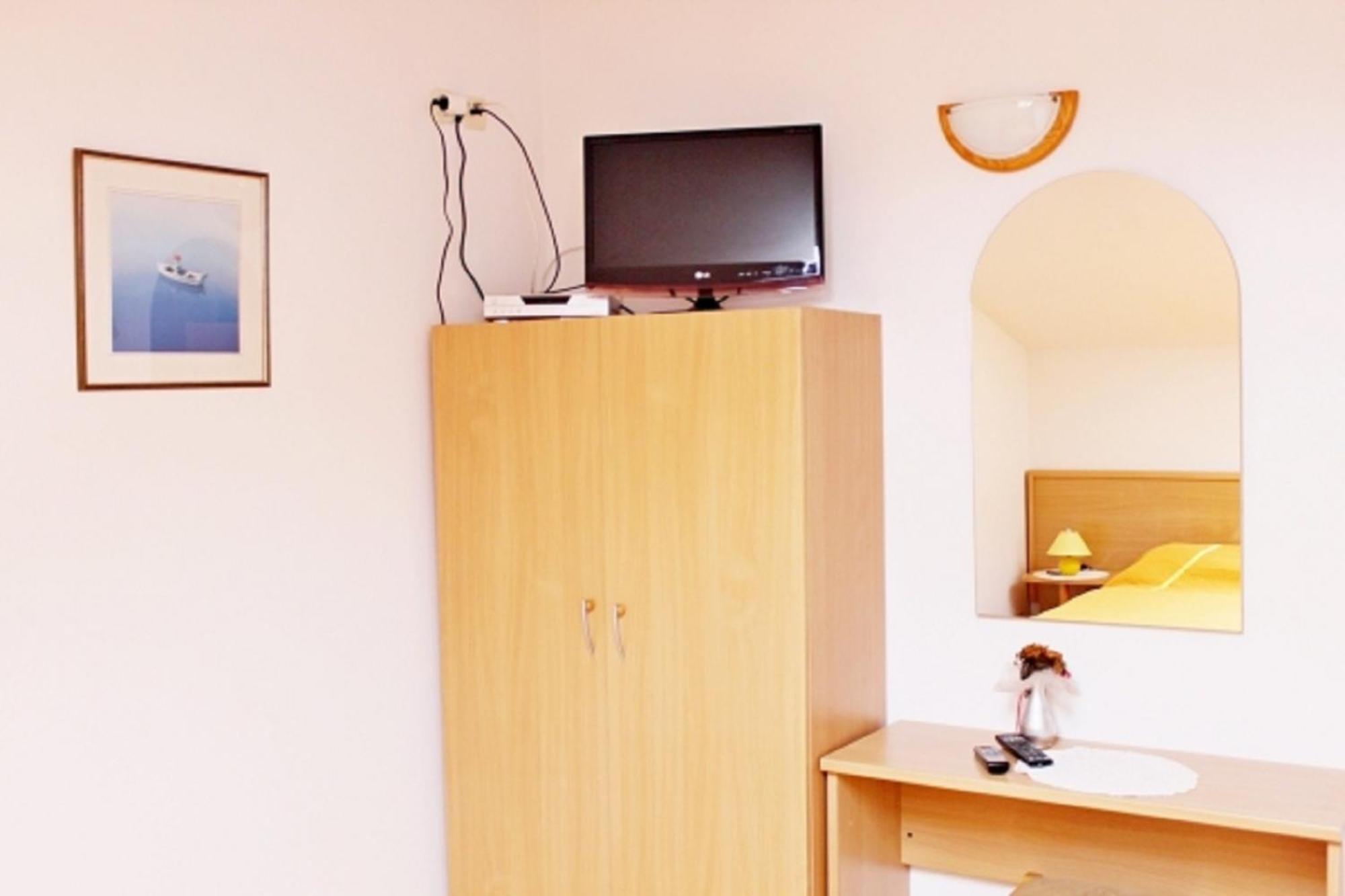 Apartments Pansion Franka Brist Exterior photo