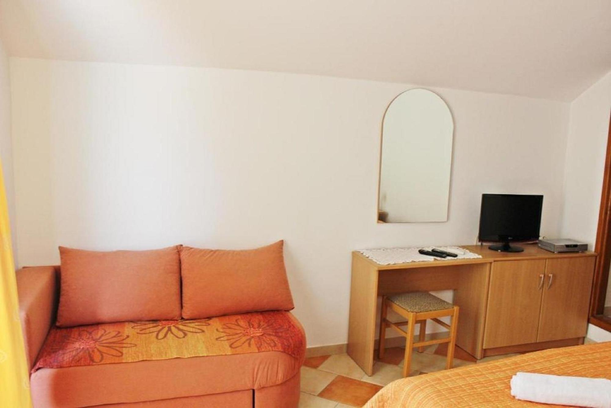 Apartments Pansion Franka Brist Exterior photo