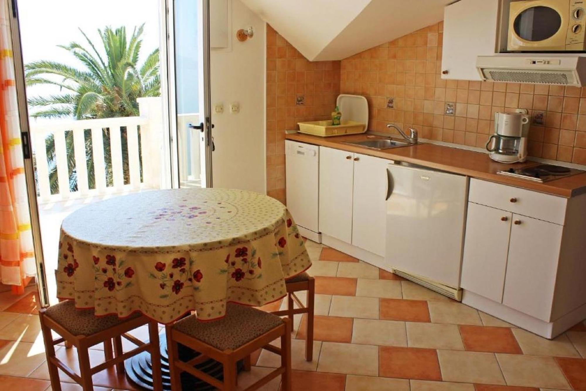 Apartments Pansion Franka Brist Exterior photo